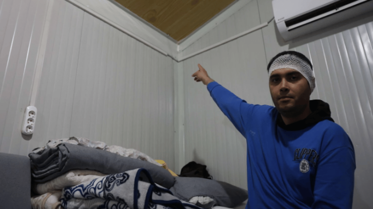 Yatağında uzanırken ölümden döndü! Bakın başına ne düştü