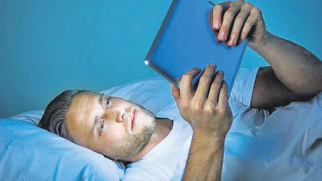 Foto - Yatmadan önce ekrana bakıyorsanız dikkat! Mavi ışığın yaşamımızdaki etkileri...