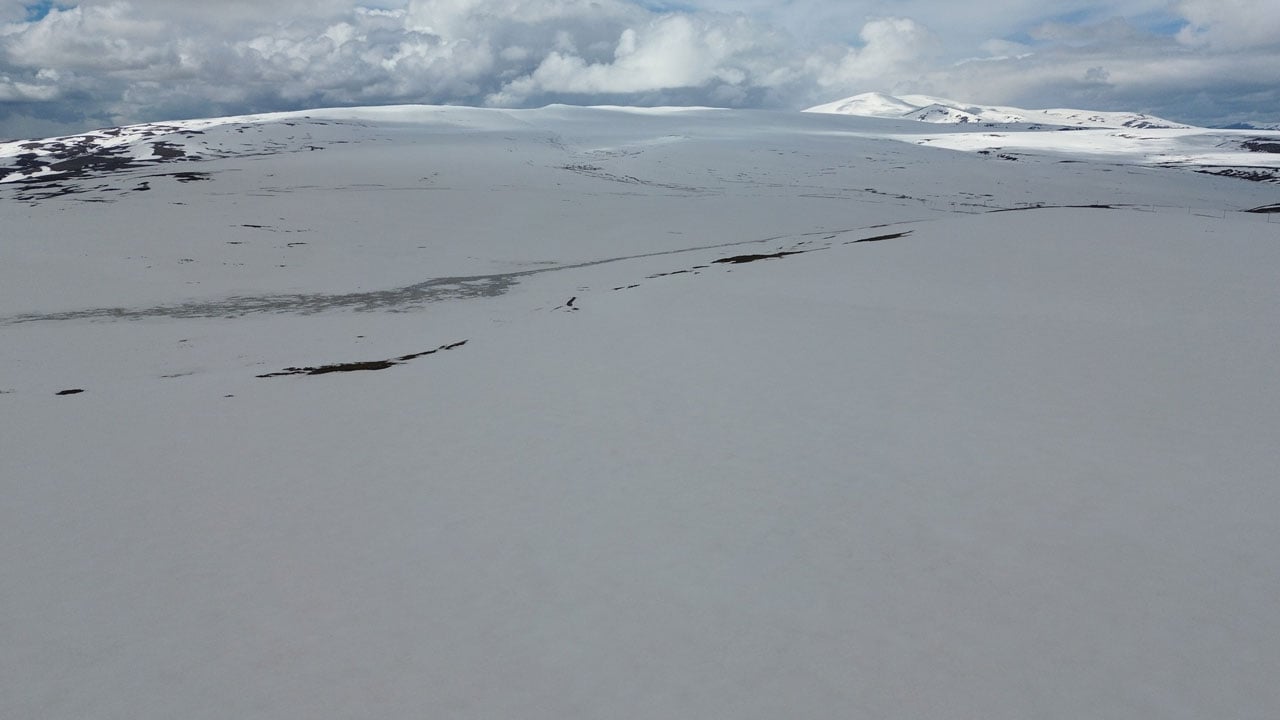 Foto - Yayla evleri kara gömüldü! Mayıs ayına inat kış manzarası