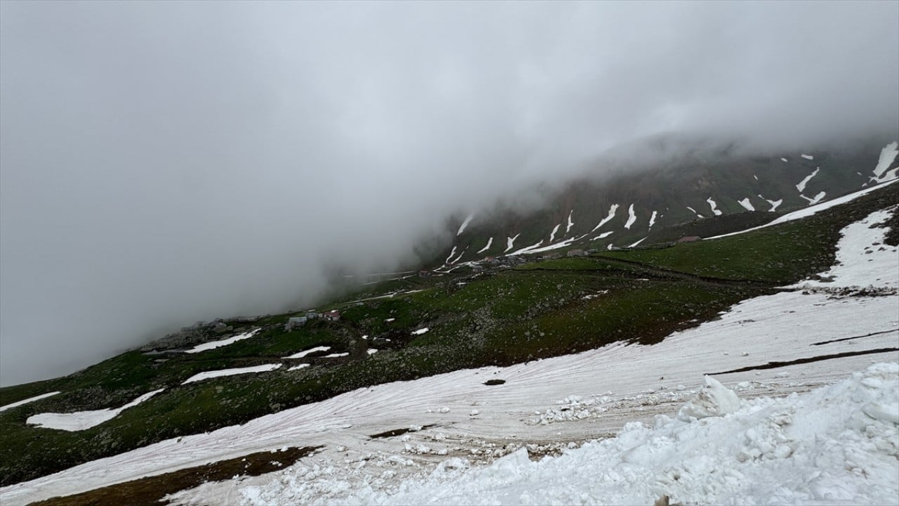 Foto - Yayla yollarında karla mücadele! 5 metreyi aşan kar kütleleri temizleniyor