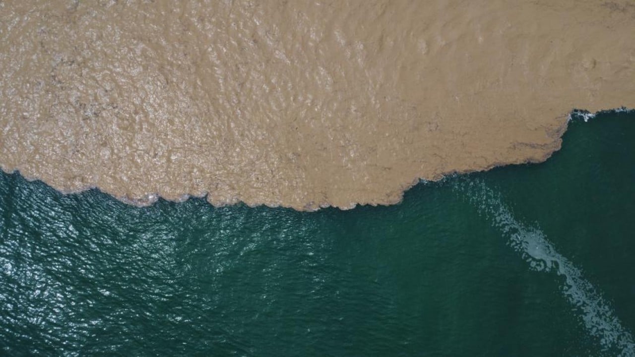 Foto - Yayladan gelen sel Akdeniz'in 'Ak'ını aldı