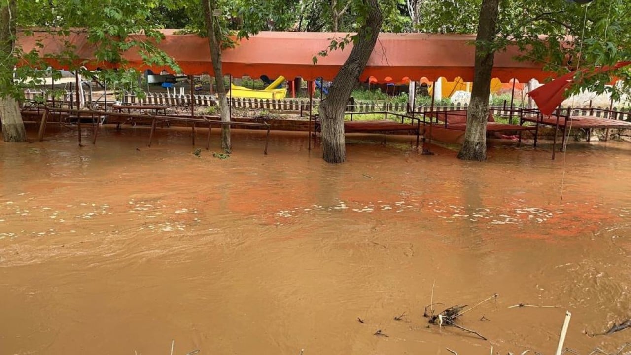 Foto - Yayladan gelen sel Akdeniz'in 'Ak'ını aldı