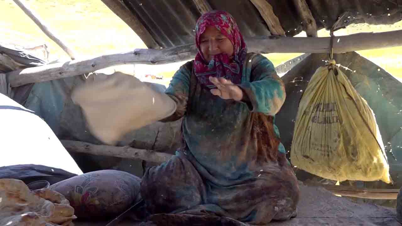 Foto - Yaylalarında hala kış havası hakim: Yaz ortasında sobalı çadır 