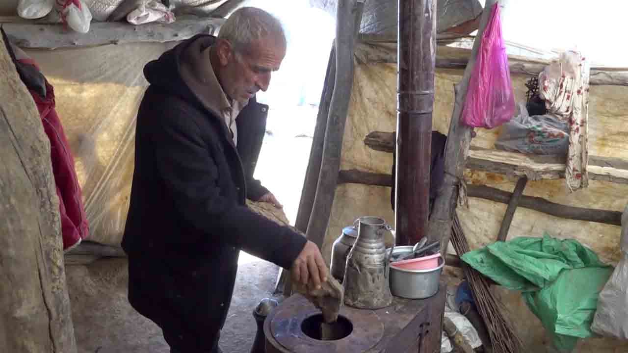 Foto - Yaylalarında hala kış havası hakim: Yaz ortasında sobalı çadır 