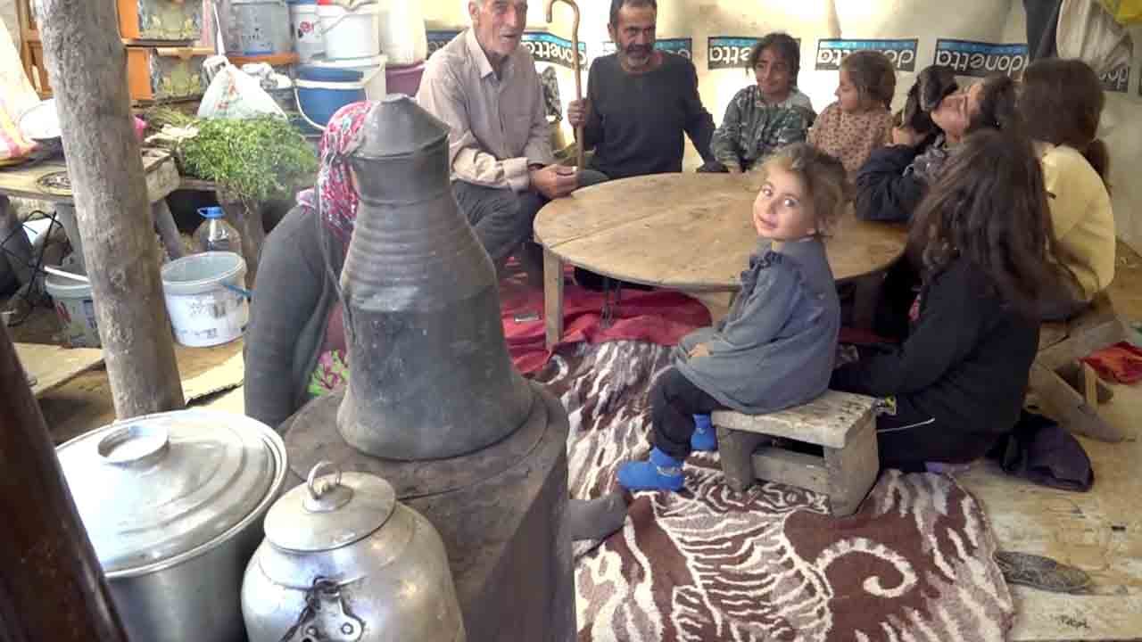 Foto - Yaylalarında hala kış havası hakim: Yaz ortasında sobalı çadır 
