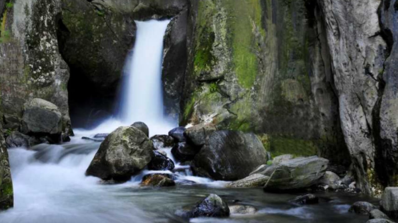 Foto - Yaz aylarında kurumak üzereydi! Doğa harikası şelale yeniden coştu