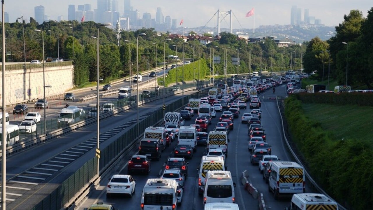 Yaz geldi, İstanbul'da değişen bir şey yok! Trafik yoğunluğu devam ediyor