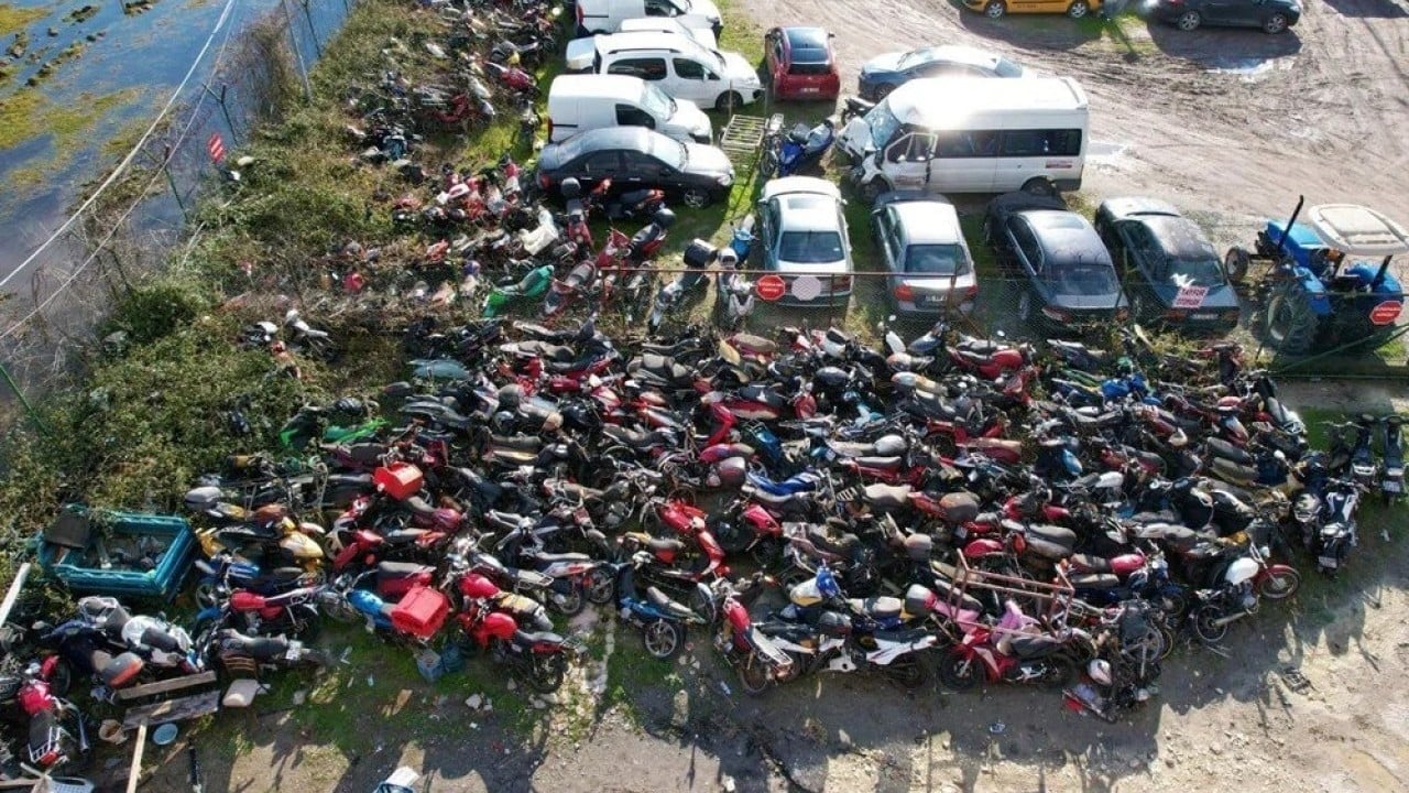 Foto - Yediemin otoparkları milyonluk araç mezarlığına döndü