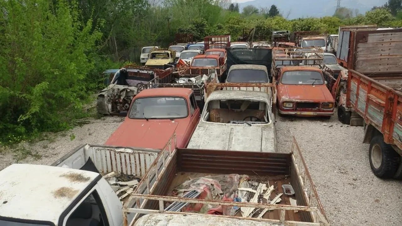 Foto - Yediemin otoparkları milyonluk araç mezarlığına döndü