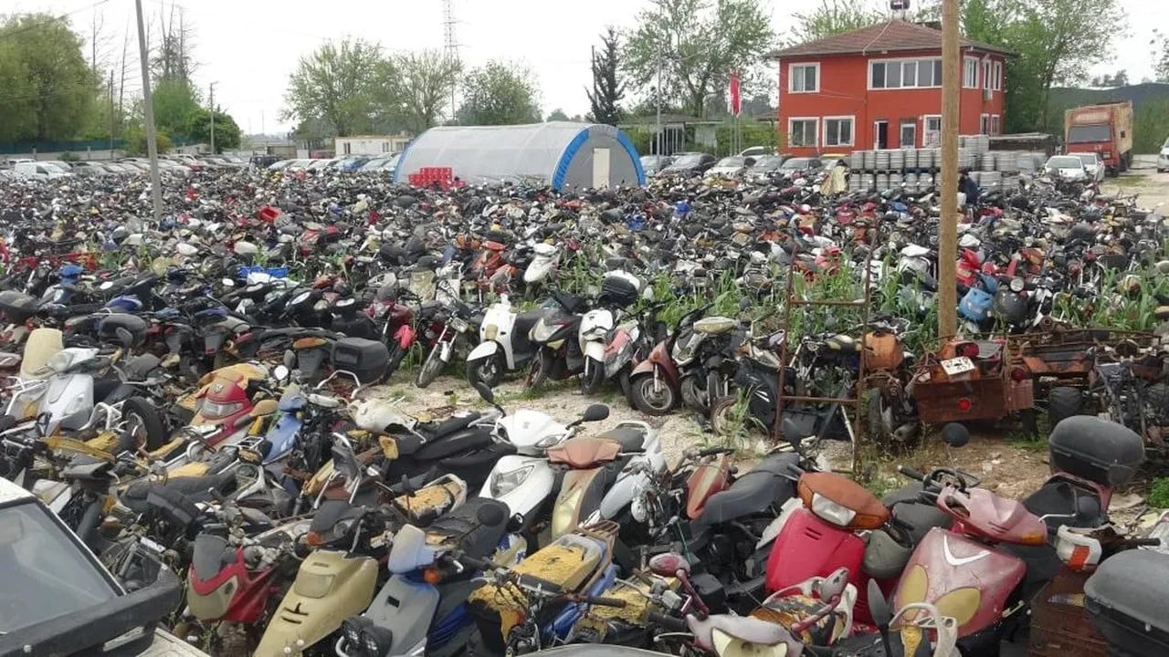 Foto - Yediemin otoparkları milyonluk araç mezarlığına döndü
