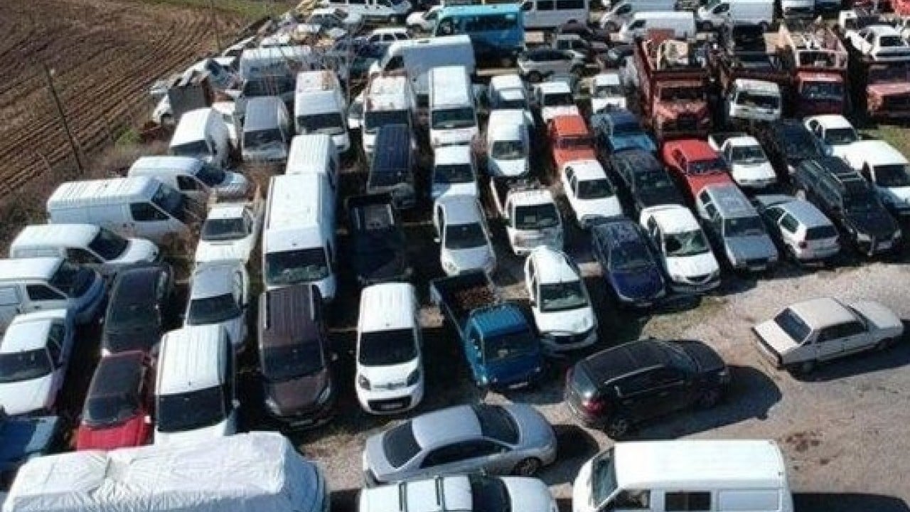 Foto - Yediemin otoparkları milyonluk araç mezarlığına döndü