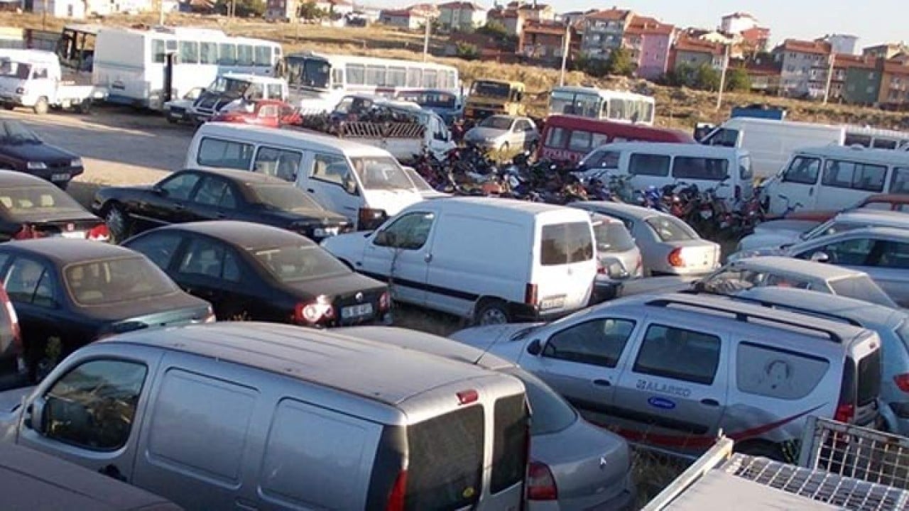 Foto - Yediemin otoparkları milyonluk araç mezarlığına döndü