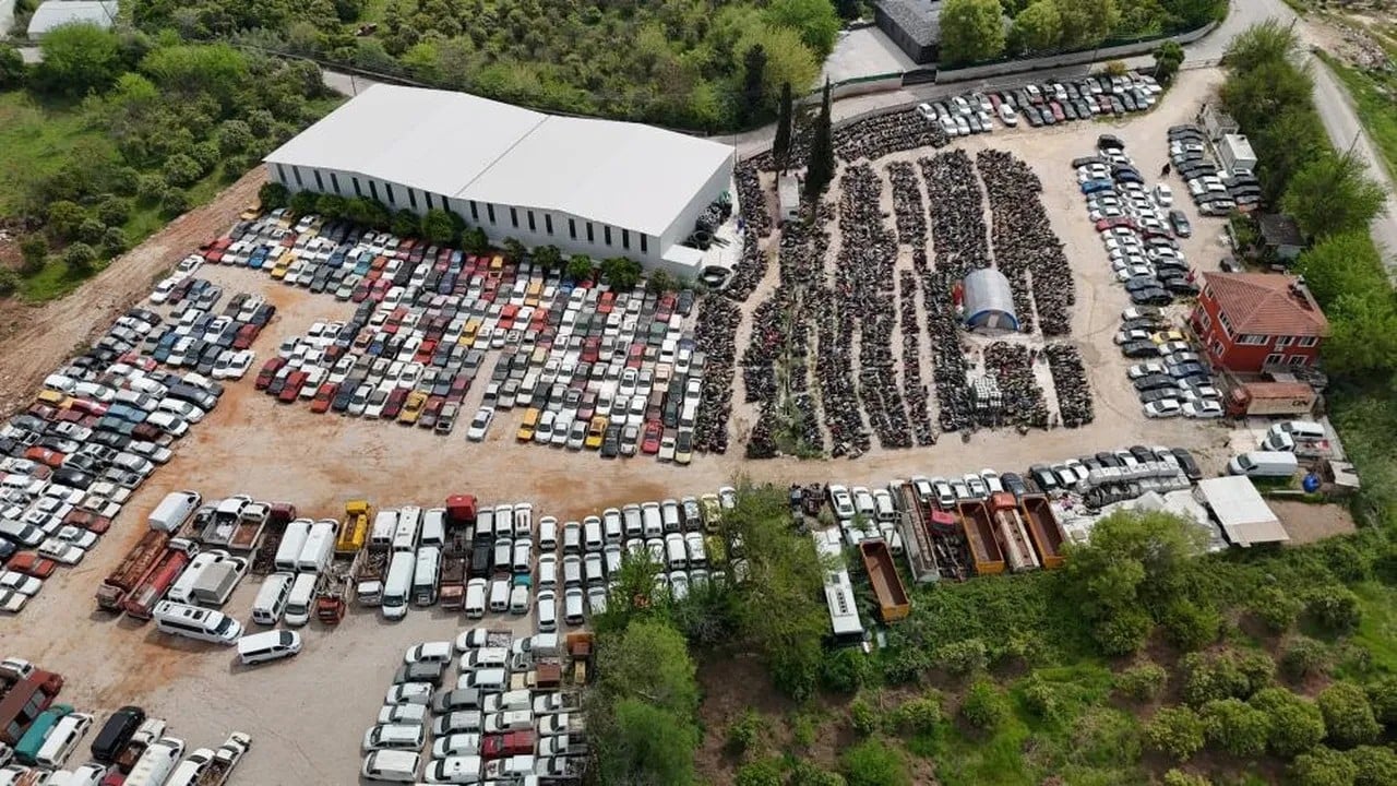 Foto - Yediemin otoparkları milyonluk araç mezarlığına döndü