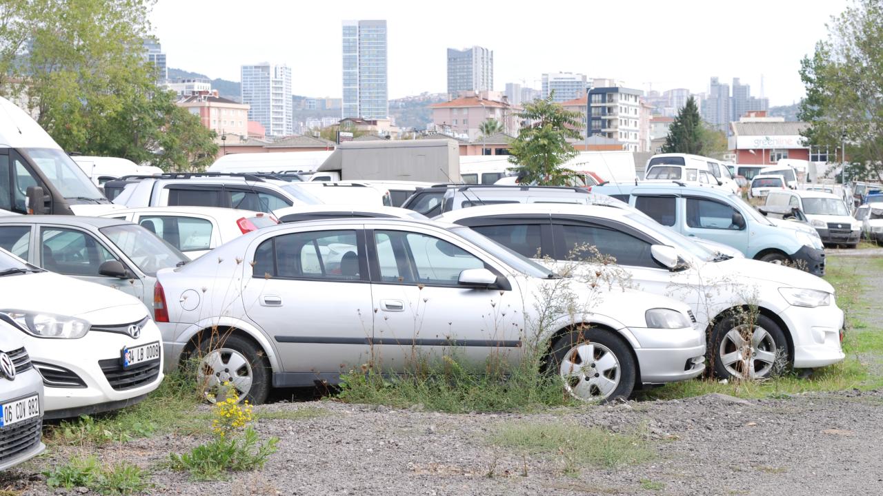 Foto - Yediemin otoparkları milyonluk araç mezarlığına döndü