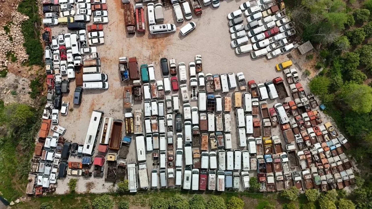 Foto - Yediemin otoparkları milyonluk araç mezarlığına döndü