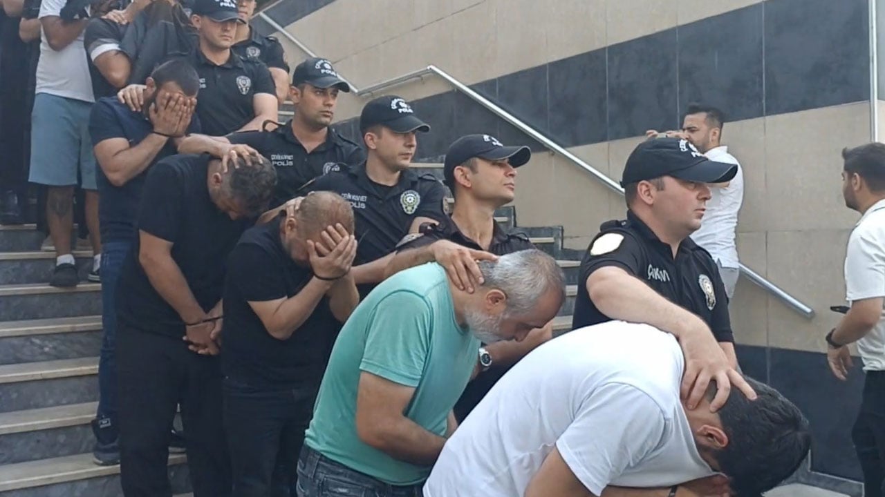 Foto - Yediemin otoparklarında 1, 5 milyar liralık vurgun: İhaleden önce parçaları söküp 10'da 1 fiyatına almışlar