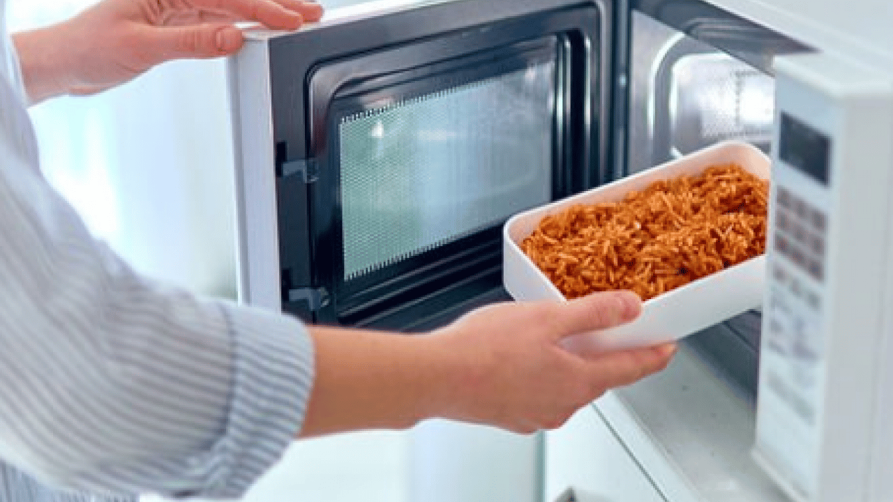 Foto - Yemekleri mikrodalgada ısıtırsanız ne olur? Korkutan yorumlar geldi...