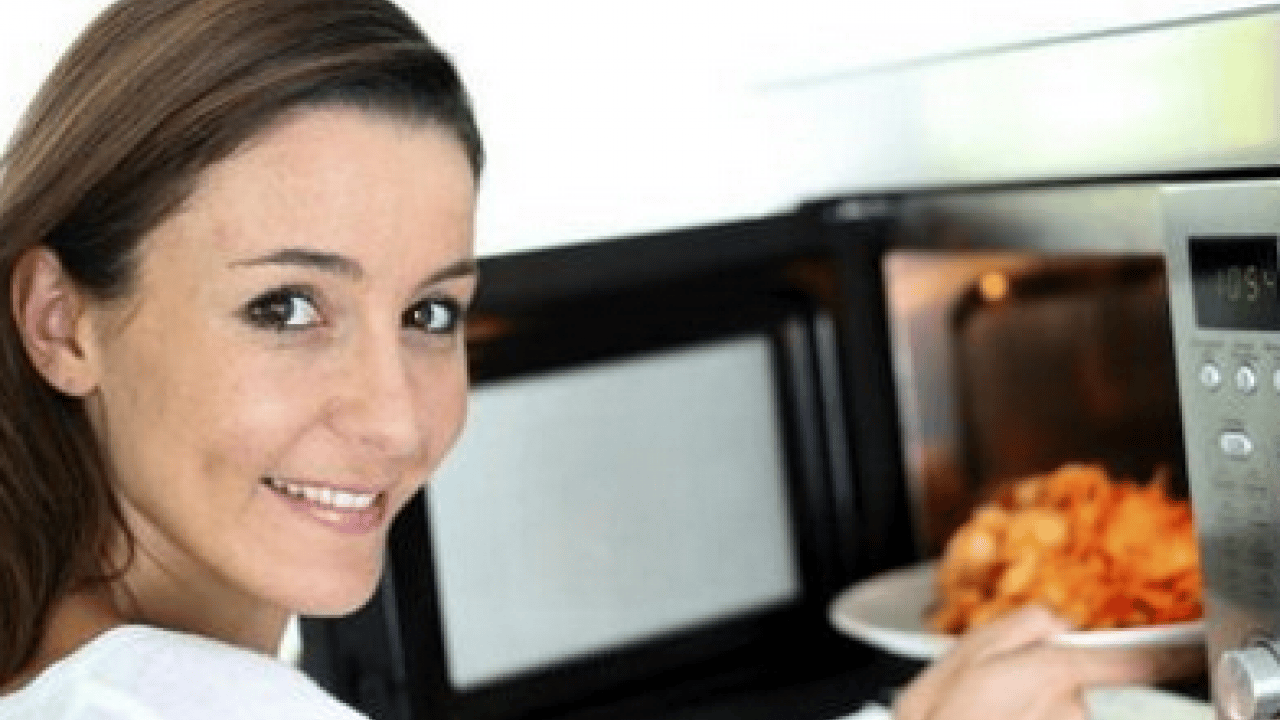 Foto - Yemekleri mikrodalgada ısıtırsanız ne olur? Korkutan yorumlar geldi...