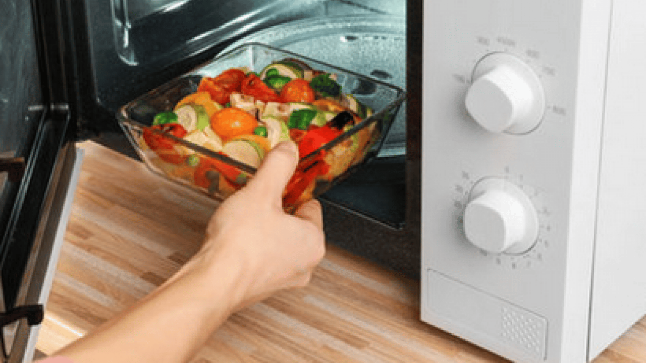 Foto - Yemekleri mikrodalgada ısıtırsanız ne olur? Korkutan yorumlar geldi...