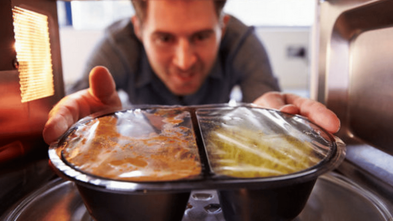 Foto - Yemekleri mikrodalgada ısıtırsanız ne olur? Korkutan yorumlar geldi...