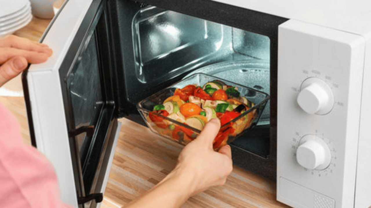 Foto - Yemekleri mikrodalgada ısıtırsanız ne olur? Korkutan yorumlar geldi...