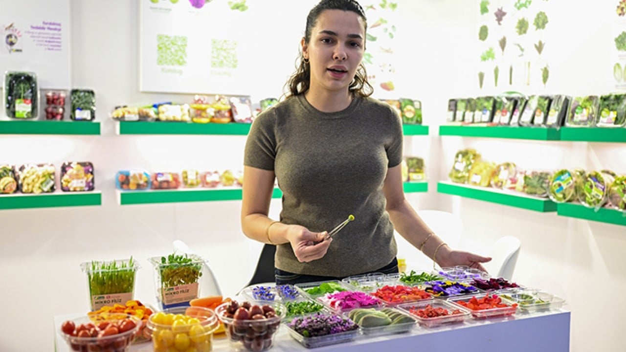 Foto - Yemeklerin yeni tadına ilgi büyük Çiçek yemeyi çok sevdik