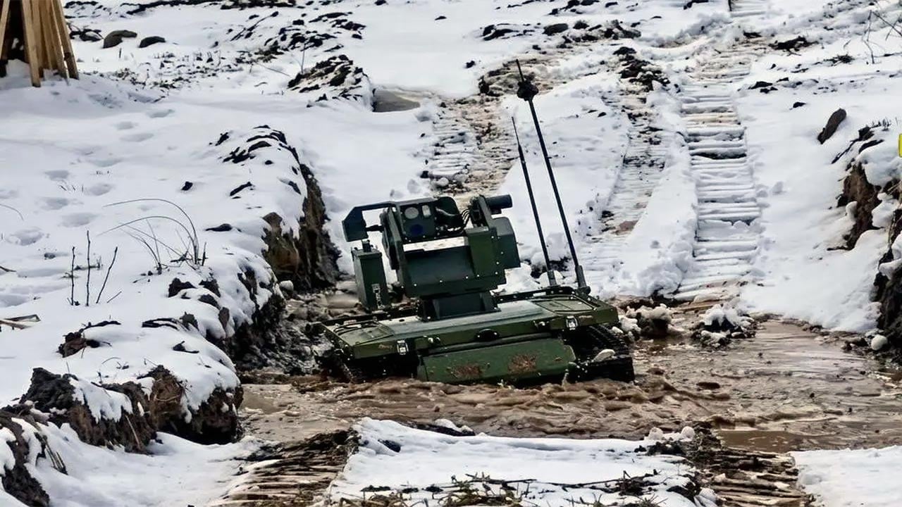 Foto - Yeni bir sıçrama daha! Savaş robotları ilk kez mevzi ele geçirdi