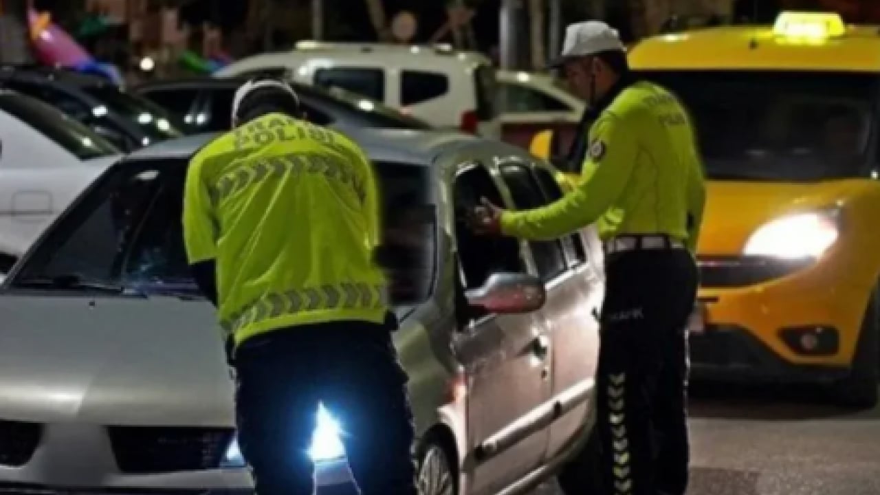 Foto - Yeni kanun çıldırttı: Esnaf dükkanı böyle dağıttı!