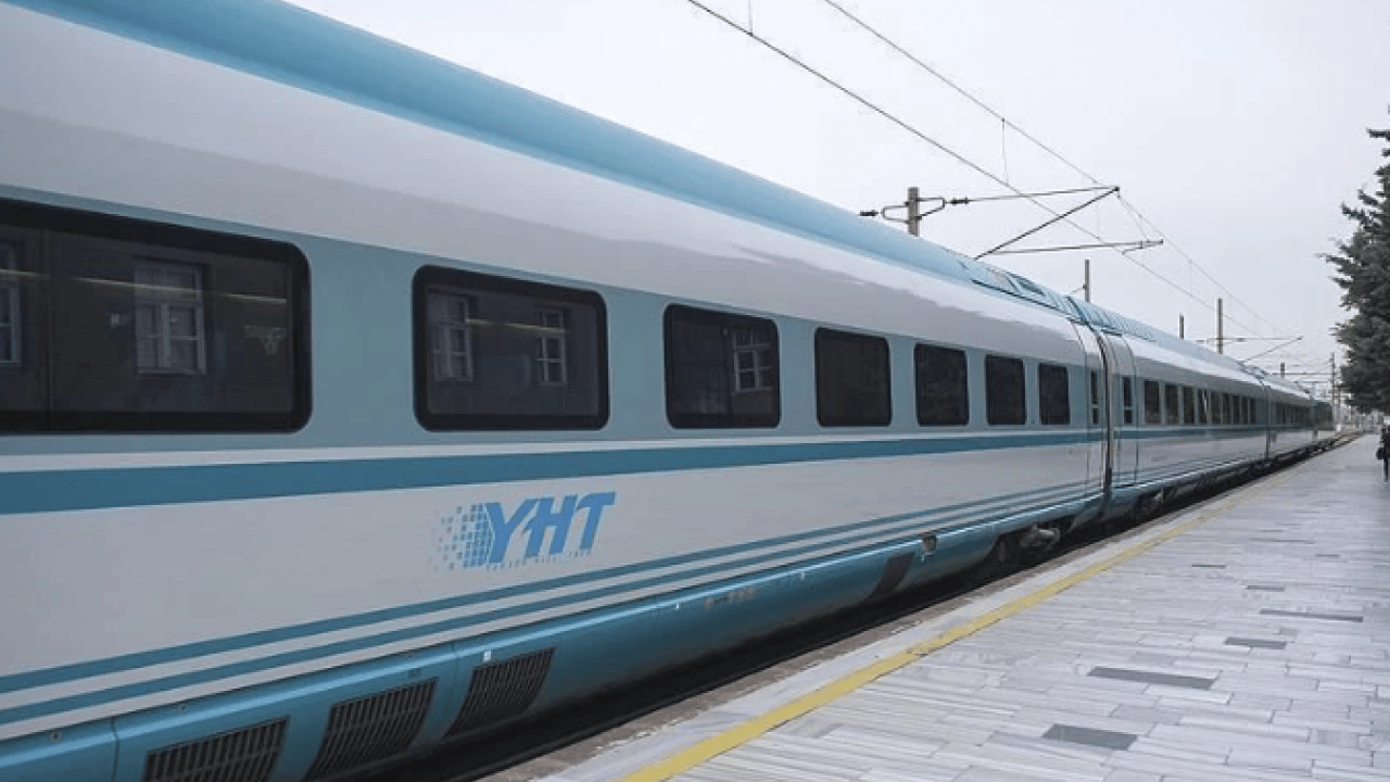 Yeni fiyat listesi açıklandı! Yüksek hızlı tren biletlerine zam şoku