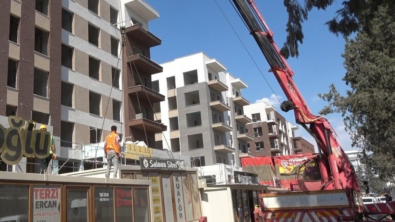 Foto - Yeni işyerleri tamamlandı Depremzede esnaf konteynerlere veda ediyor