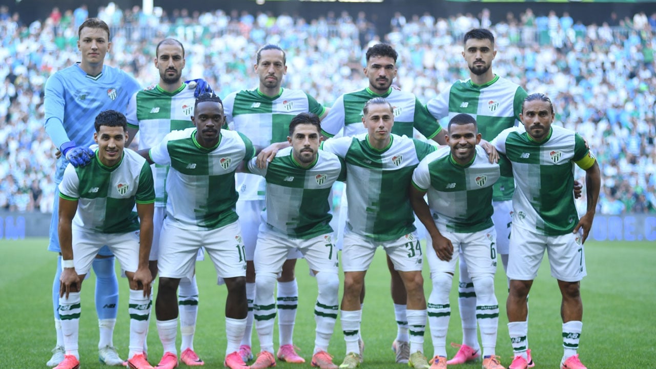 Foto - Yeni kadrosuyla ilk kez sahneye çıktı! Bursaspor, Arda Turan’ın Shakhtar’ıyla karşılaştı