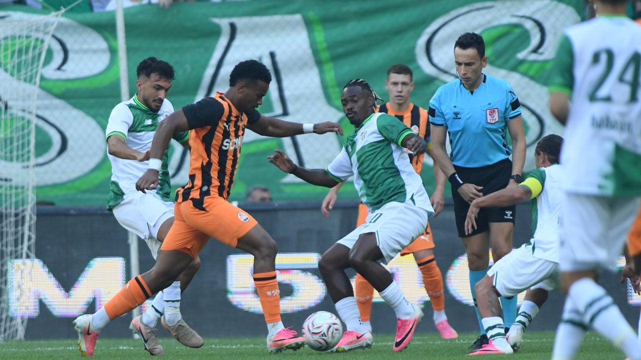 Foto - Yeni kadrosuyla ilk kez sahneye çıktı! Bursaspor, Arda Turan’ın Shakhtar’ıyla karşılaştı