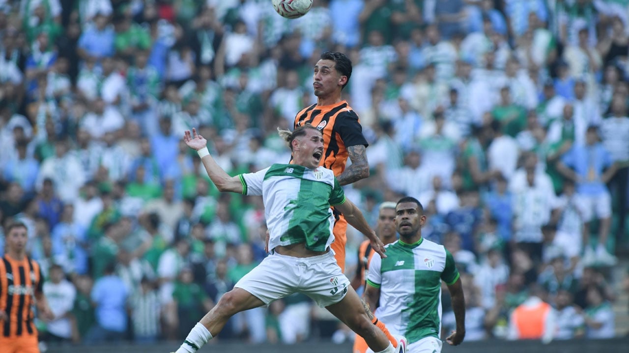 Foto - Yeni kadrosuyla ilk kez sahneye çıktı! Bursaspor, Arda Turan’ın Shakhtar’ıyla karşılaştı