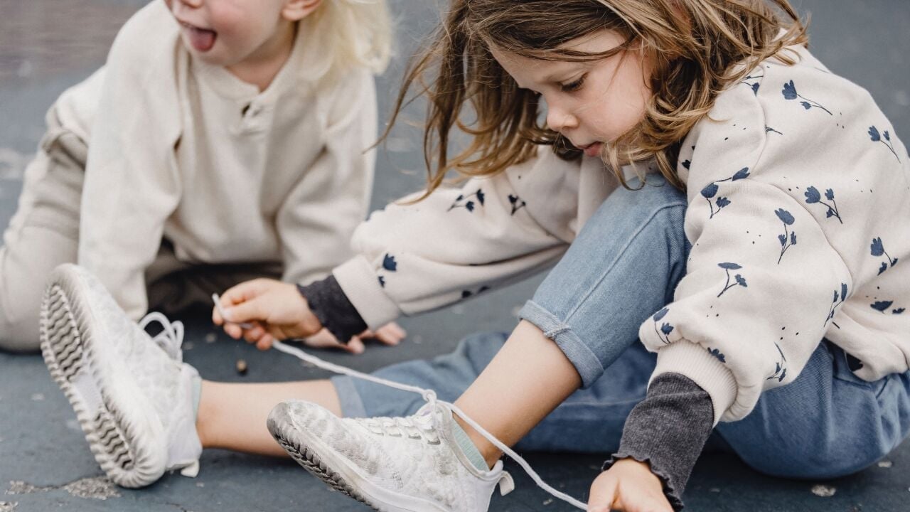 Foto - Yeni nesil tehlikede! Telefon boynu sendromu tehlikesi: Motor becerilerde kayıplar olabilir! 