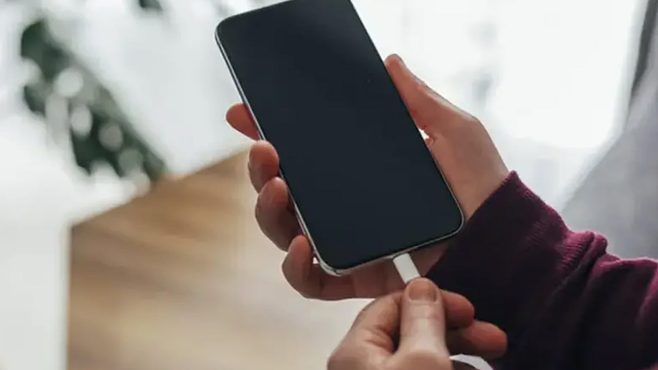 Foto - Yeni nesil tehlikede! Telefon boynu sendromu tehlikesi: Motor becerilerde kayıplar olabilir! 