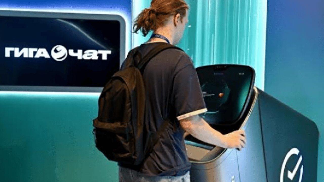 Foto - Yeni robotu görücüye çıktı! Rusya yapay zeka yarışına hız verdi