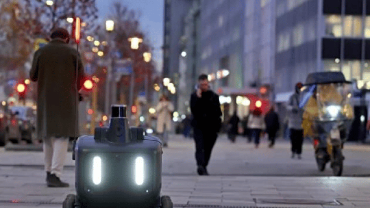 Yeni robotu görücüye çıktı! Rusya yapay zeka yarışına hız verdi