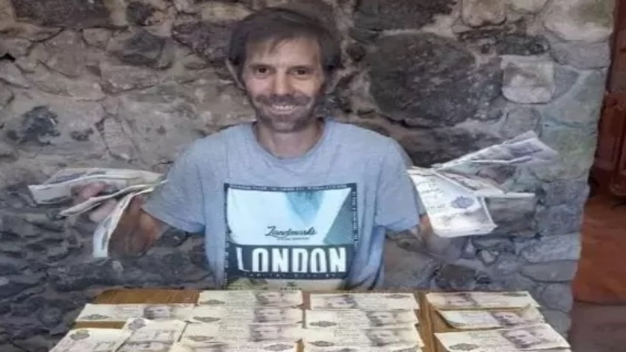 Yeni satın aldığı ev gizli banka çıktı! Balyozu "dannn" diye vurunca servet fışkırdı