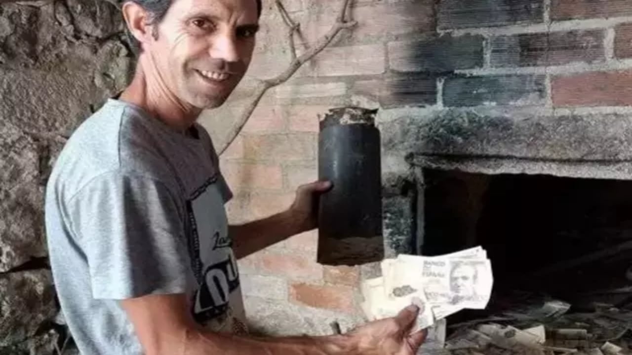 Foto - Yeni satın aldığı ev gizli banka çıktı! Balyozu "dannn" diye vurunca servet fışkırdı