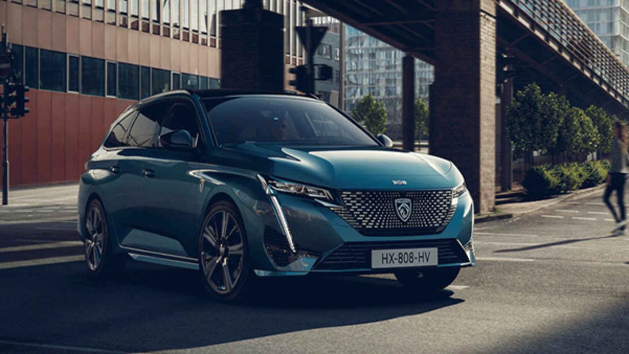 Foto - Yenilenmiş modeli satışa çıkıyor! Logo detayı dikkat çekti!