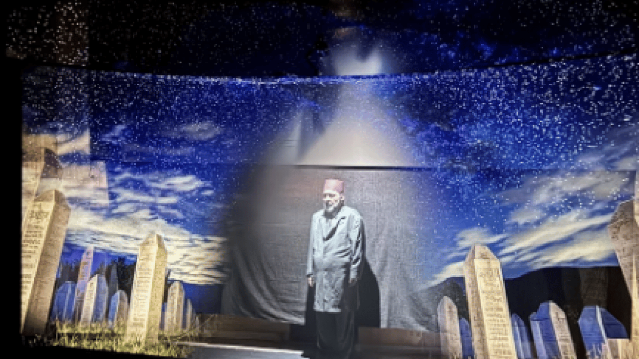 Foto - Yenilmez Sanat Merkezi: Türkiye turnesindeki 'Firavunla Yüz Yüze' tiyatro oyunu Çanakkale'de sahnelendi