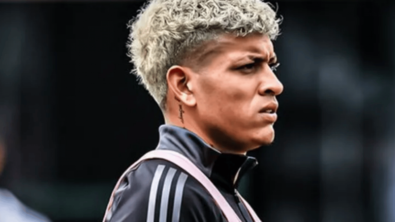 Foto - Yepyeni bir sorunu daha var artık Beşiktaş’ın… Haydi hayırlı olsun! Bu futbolcu soytarısını kim getirdi?