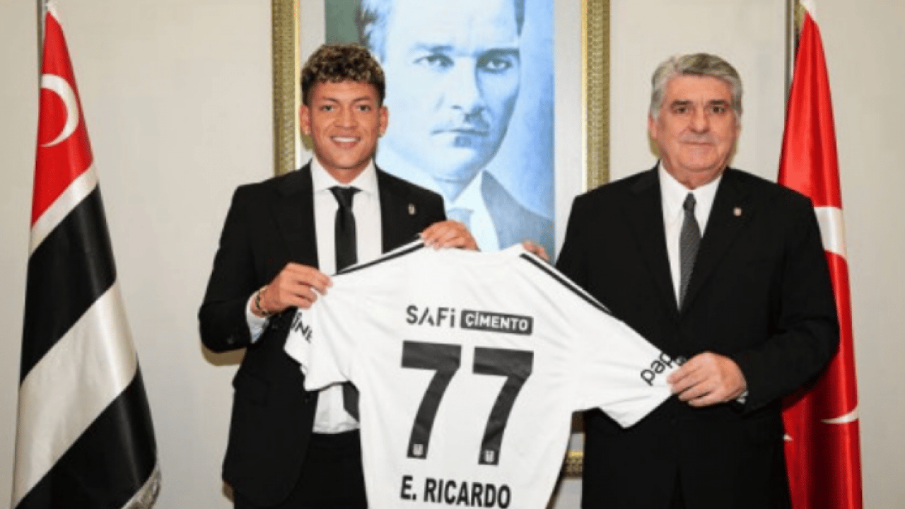 Yepyeni bir sorunu daha var artık Beşiktaş’ın… Haydi hayırlı olsun! Bu futbolcu soytarısını kim getirdi?