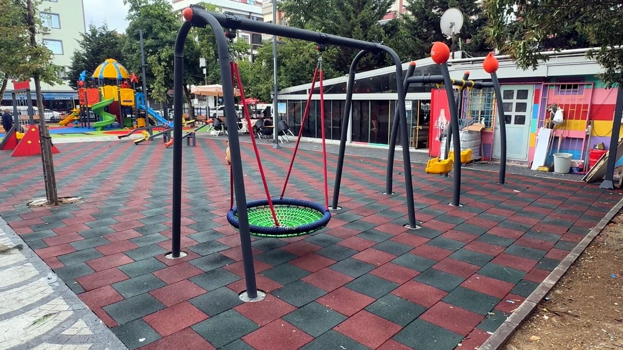 Foto - Yer Avcılar, 5 günde 4 kişi yaralandı! Salıncak değil ölüm tuzağı 