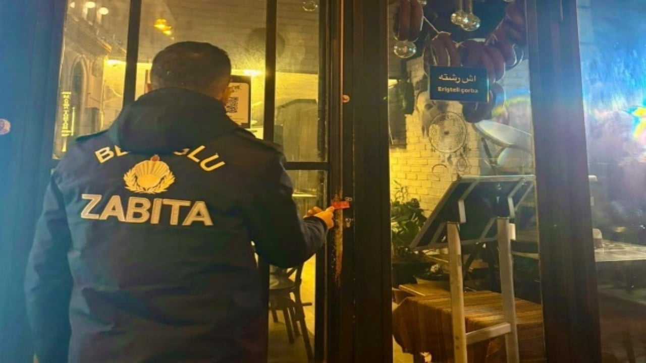 Foto - Yer Beyoğlu... Ünlü oyuncu, çalışanını beyzbol sopasıyla tekme tokat dövdü