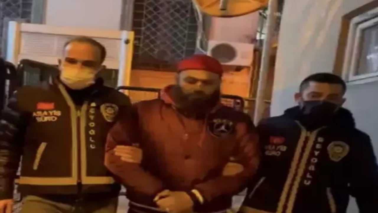 Foto - Yer Beyoğlu... Ünlü oyuncu, çalışanını beyzbol sopasıyla tekme tokat dövdü