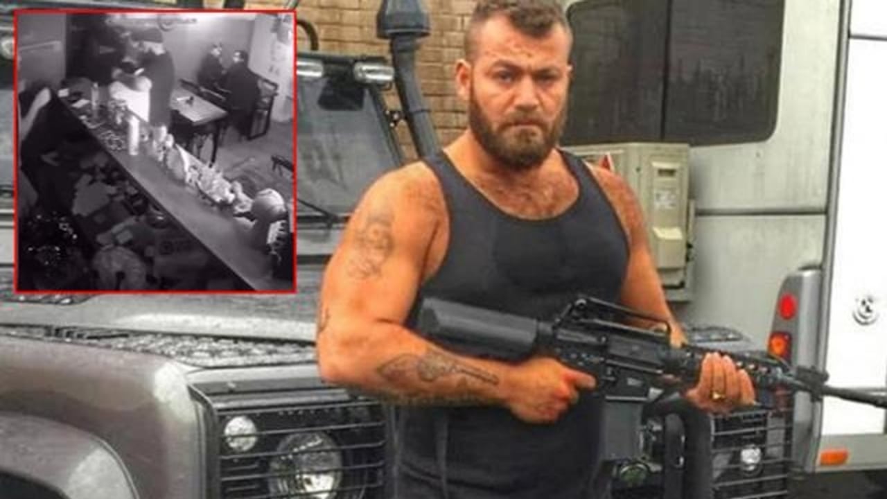 Foto - Yer Beyoğlu... Ünlü oyuncu, çalışanını beyzbol sopasıyla tekme tokat dövdü