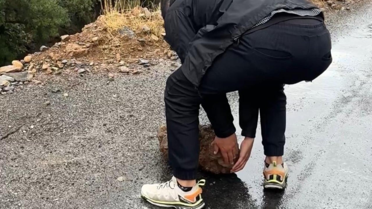 Foto - Yer: Hakkari! Düşen kaya parçalarını dağcılar temizledi