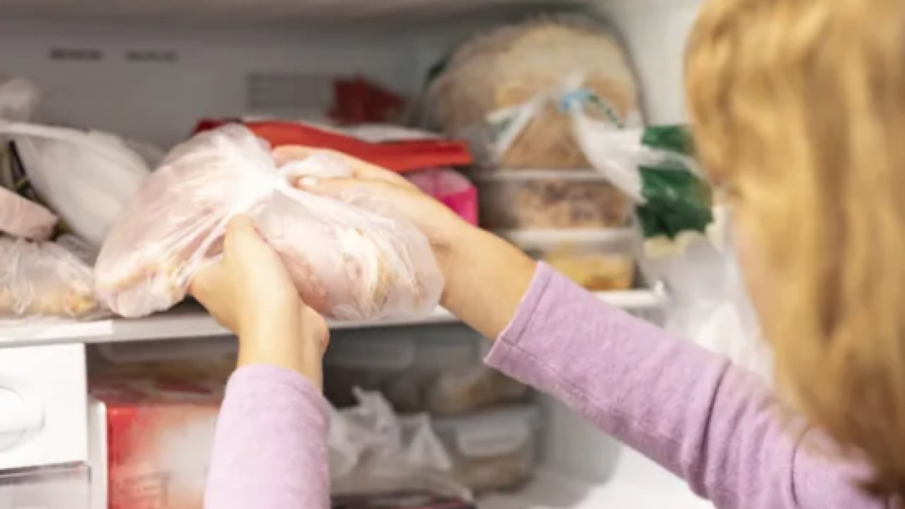 Foto - Yer kazanmak mı istiyorsunuz? Buzdolabınızın üzerine sakın eşya koymayın!