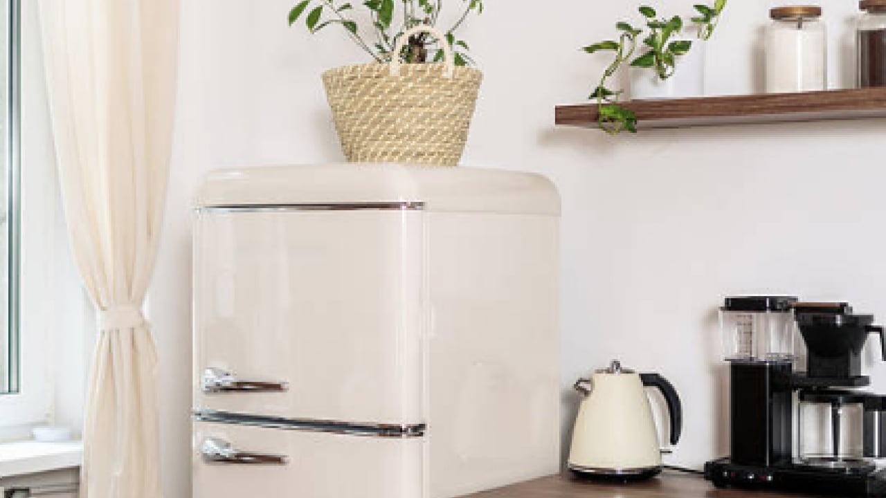 Foto - Yer kazanmak mı istiyorsunuz? Buzdolabınızın üzerine sakın eşya koymayın!